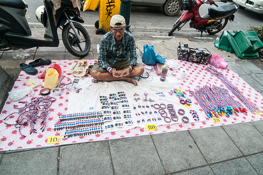 vendeur de rue pour les manifestants